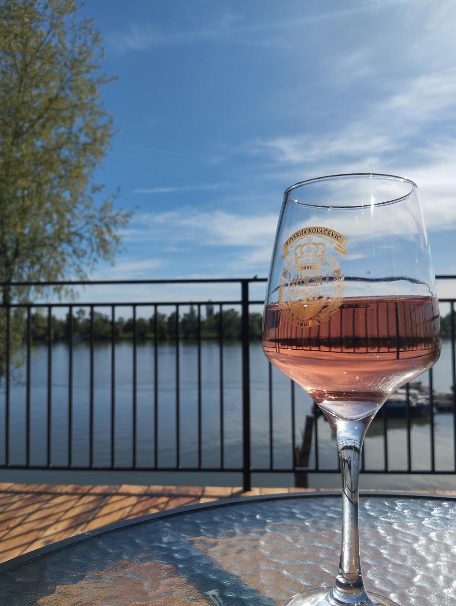 B&B Posejdon Sremska Mitrovica Bagian luar foto